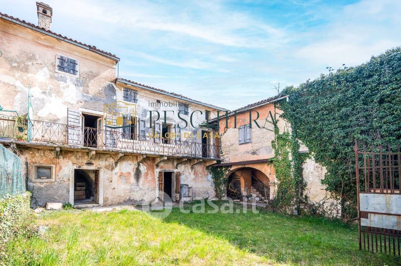 Rustici, Casali Con Giardino Privato In Vendita A Caprino Veronese In ...