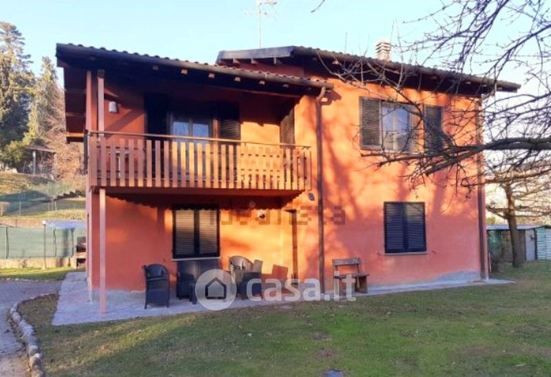 Case con giardino privato in vendita a Varese in zona Velate, Avigno