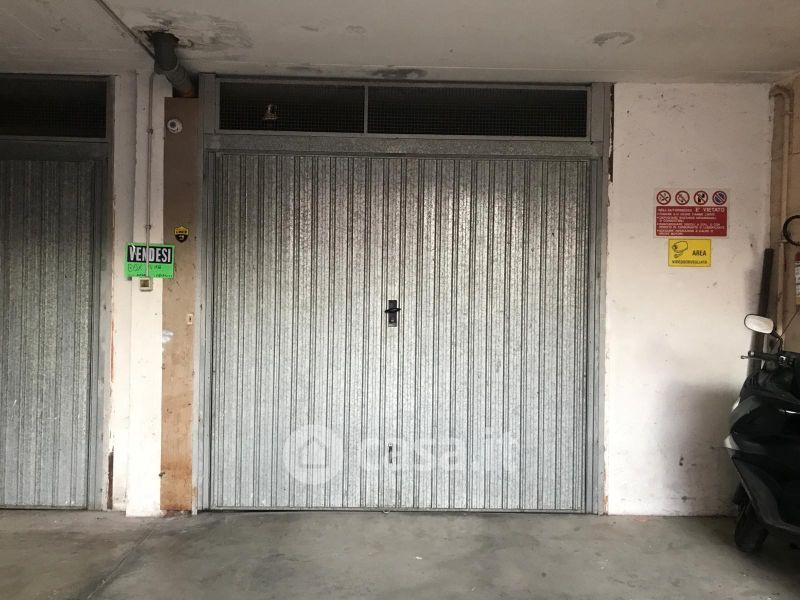 Garage, Posto Auto in Vendita in Via Luce D'eramo a Roma - 23mq 