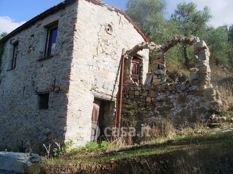 Rustici, Casali Da Ristrutturare In Vendita A Pontedassio - Casa.it