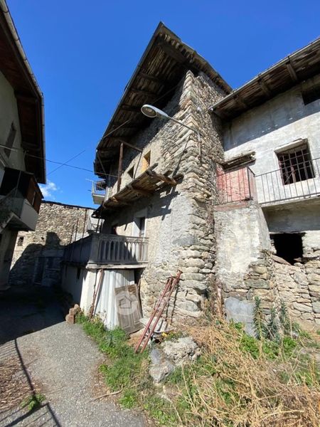 Rustici, Casali Da Ristrutturare In Vendita A Aosta - Casa.it